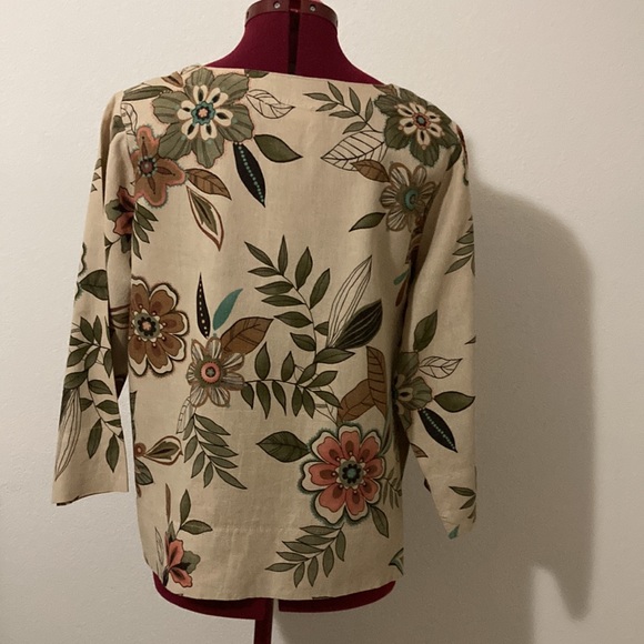 Hot Cotton Woman by MarcWare floral beige blouse Size M Made in USA 3/4 sleeves - Picture 2 of 7